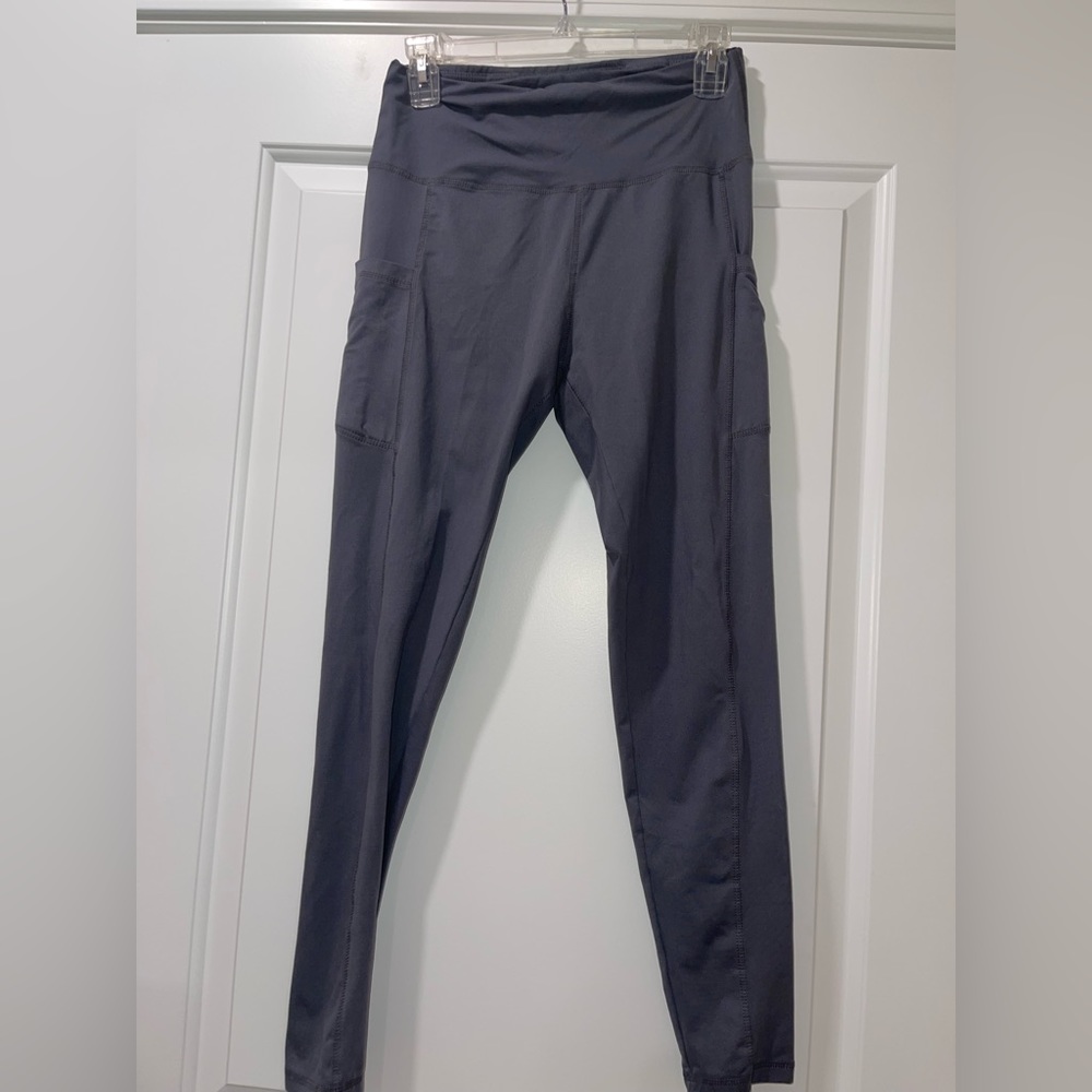 Gray leggings with pockets